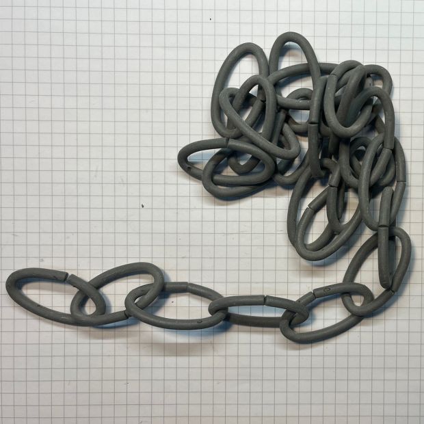 Gray-colored metal chain I14940S