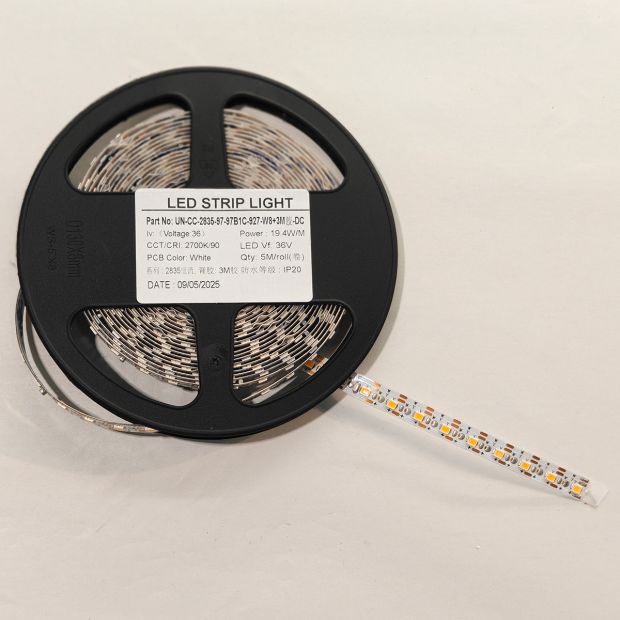 Source lumineuse LED I15524S – 20W, 2000 lumens, 2700K pour lumière principale Flady