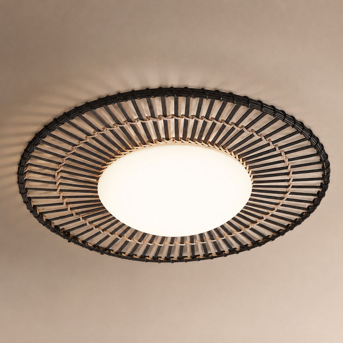 Plafondlamp Aura 3866ZW zwarte plafondlamp met bamboe Ø50 cm