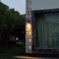 Buitenlamp Logan 1495ZW - zwarte wandlamp met modern lichtbeeld - Zwart - Elektronica, Kunststof, Metaal - Steinhauer