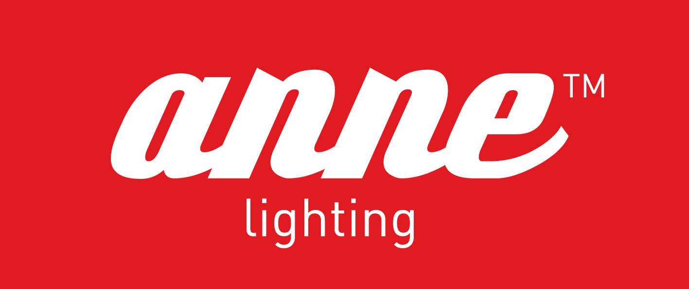 Anne Light logo witte letters met oranje achtergrond